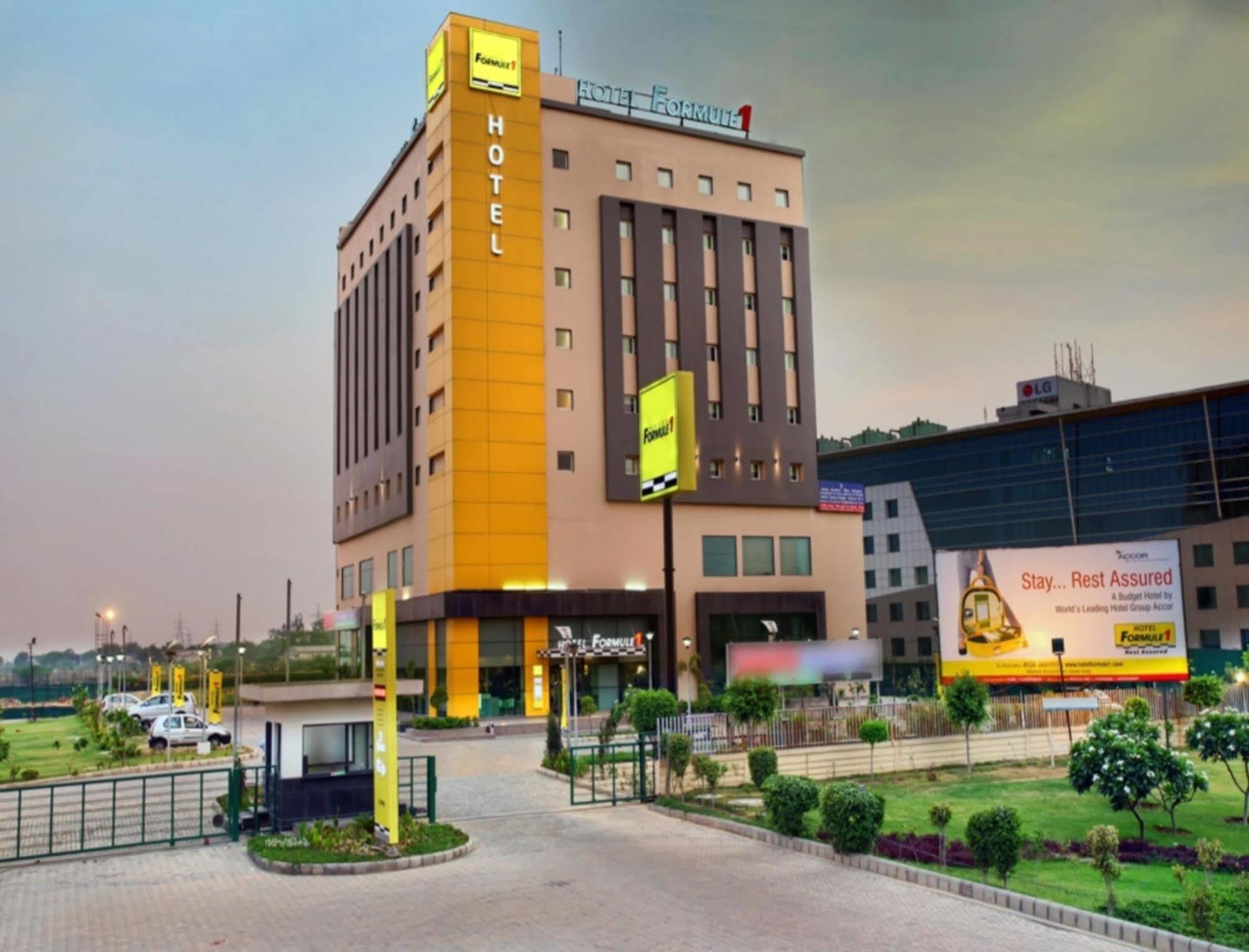 Hotel Caspia Pro Grander Noida Exterior foto